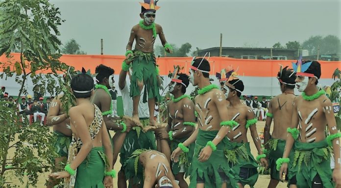 बच्चों के मनमोहक अदाओं के कायल हुए लोग, बच्चों ने दिखाई अपनी कला