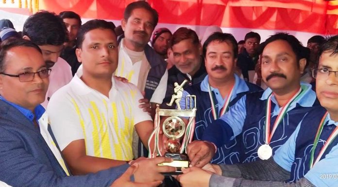 पब्लिक एकादश ने प्रशासन एकादश को दस विकेट से रौंदा