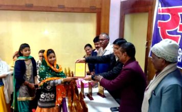 कूची और स्याही से विरासत बचाने की भावनाओं को उकरने वाले 34 बच्चे हुए सम्मानित