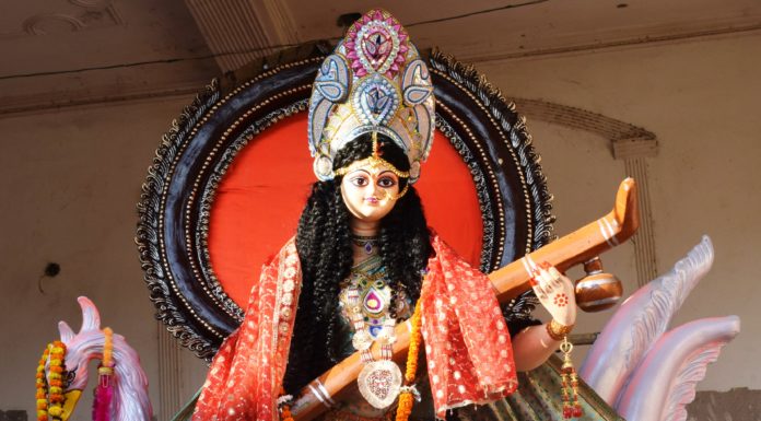 मां शारदे कहां तू वीणा बजा रही हो… प्रार्थना से गूंज उठा चप्पा-चप्पा