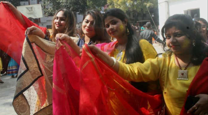 ये रही वसंतोत्सव की खास तस्वीरें , रंग गुलाल से शुरू हुआ वसंत उत्सव