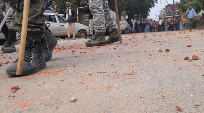 एनआरसी और सीएए के खिलाफ प्रदर्शन की आड़ में उपद्रवियों ने किया बवाल,पुलिस ने खदेड़ा