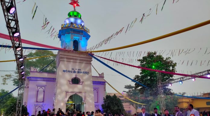 चारो तरफ मैरी क्रिसमस की धूम, प्रभु यीशु का बाल रूप देखने के लिए चर्च में उमड़े श्रद्धालु