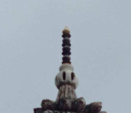 बुधौली मठ स्थित राधे-कृष्णा मंदिर के गुम्बद पर लगे सोने की कलश की हुई चोरी