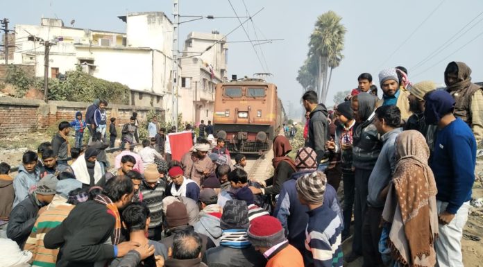 नवादा मे ड्राइवर की सतर्कता से टला रेल हादसा