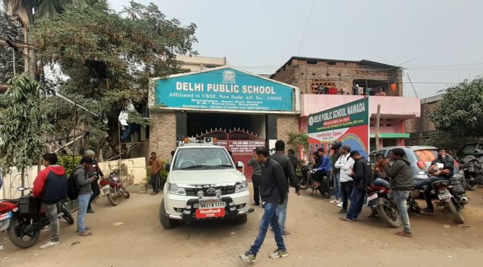 दारोगा की लिखित परीक्षा के दौरान हंगामा, परीक्षार्थियों ने परीक्षा का किया बहिष्कार