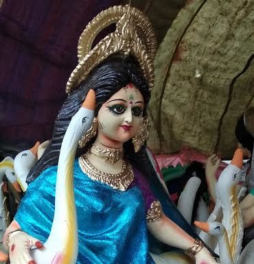 सरस्वती पुजा को ले कर मुर्ती बनाने में जुटे कलाकार