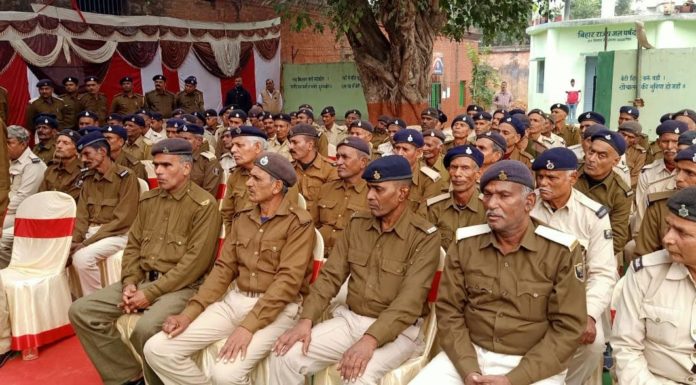 गृहरक्षकों की समस्याएं जानने नवादा पहुंचे होमगार्ड के डीजी, संवाद स्थापित कर जाना जवानों का हाल