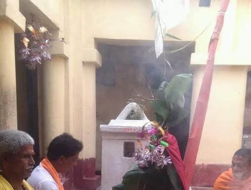 श्रद्धालुओं ने स्नान कर की सत्यनारायण पूजा