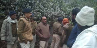 वंशाटांड़ जंगल के झाड़ियों के बीच नग्नावस्था में मिला युवक का शव