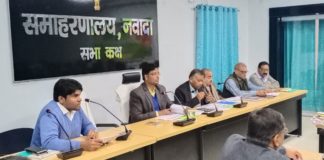 आशा कार्यकर्ताओं का वेतन रोकने पर डीएम ने एकाउण्टेंट को किया नौकरी से बर्खास्त