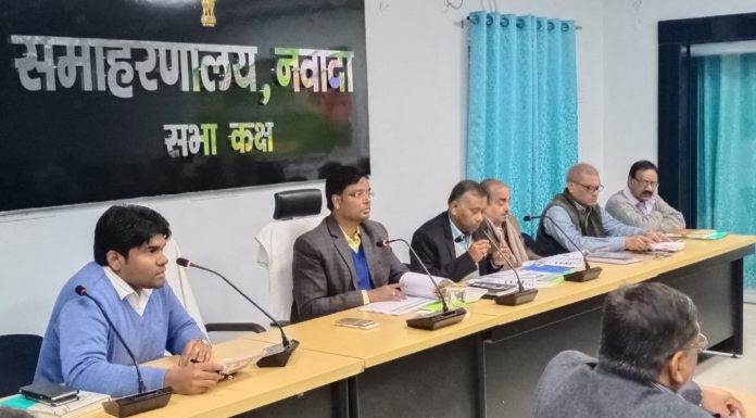 आशा कार्यकर्ताओं का वेतन रोकने पर डीएम ने एकाउण्टेंट को किया नौकरी से बर्खास्त