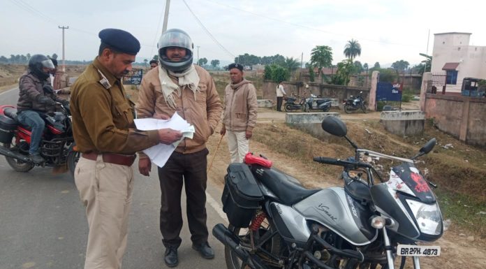 धमौल ओपी की पुलिस ने की वाहन जांच
