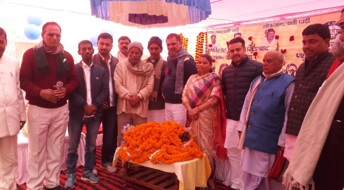 राजनीति में नही नवादा का विकास करना है