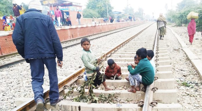 बच्चे मासूम होते हैं उन्हें संभावित खतरों का भान नहीं