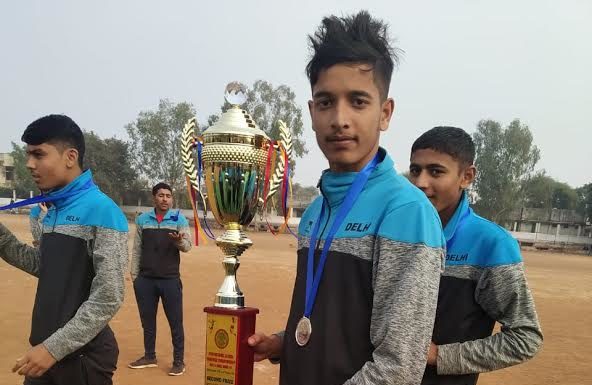 अंतरराष्ट्रीय खिलाड़ी खुशबू का भाई आयुष नेशनल खेल में दिखाया दम, दिल्ली टीम से मिला रजत
