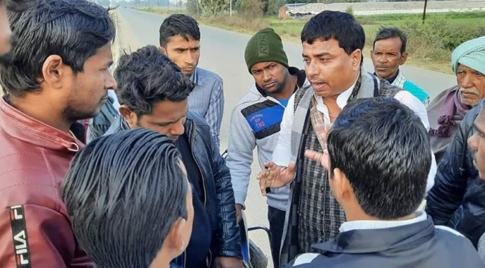 पंचायत मुख्यालय में हाईस्कूल खोलने की मांग को लेकर मध्य विद्यालय दोना को बंद करेगें दोना वासी