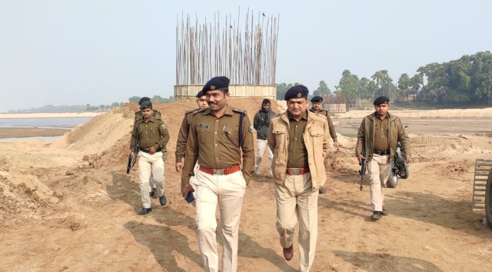 नवादा के बकसोती में अपराधियों ने एक पोकलोन समेत दो वाहनो में लगा दी आग, 16 मजदूरों के साथ मारपीट