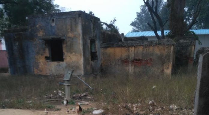 नरहट पंचायत ईजहार चक के गांव में नल जल की सुविधा नहीं मिली