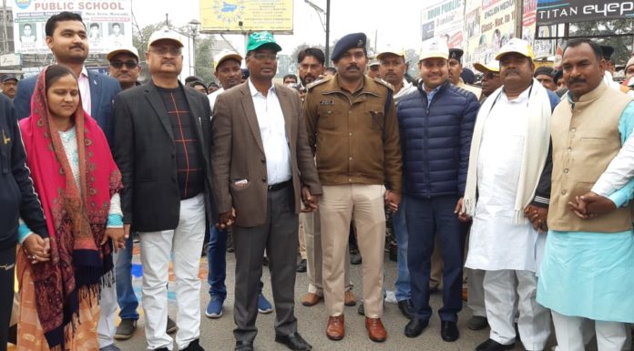 पब्लिक, पदाधिकारी और सामाजिक कार्यकर्ताओं ने मिलाया हाथ से हाथ