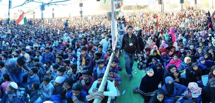 जनता फाउण्डेशन का धरना 12वें दिन भी जारी, तारिक अनवर भी शामिल