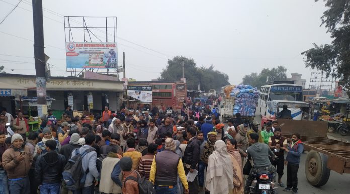 नवादा में रफ्तार का कहर, ट्रक ने बाइक सवार को मारी टक्कर, शिक्षिका की हुई मौके पर मौत