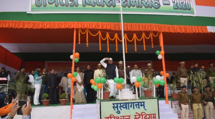 नवादा में मंत्री ने किया झंडोतोलन, कहा -सांप्रदायिकता, भ्रष्ट्राचार और अपराध पर जीरो टाॅलरेंस