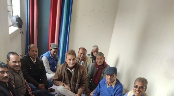 आज लगातार तीसरे दिन शिक्षक एवम् शिक्षकेतर कर्मी का सामुहिक धरना