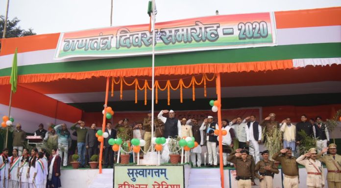 शान से लहराया गया तिरंगा, सरकारी व गैर सरकारी संस्थानों के साथ साथ गुंज उठा गली मुहल्ले भारत माता की जय