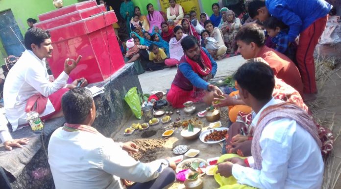 कहुआरा में हुआ शतचंडी यज्ञ का ध्वजारोण, मंत्रोच्चार से गूंजा गांव