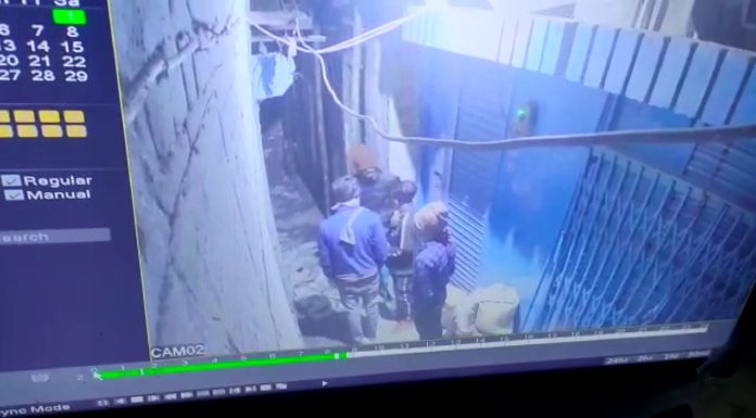 आया था चोरी करने, जागने पर भागे चोर, सीसीटीवी में कैद हुआ चेहरा