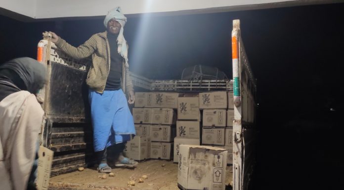 गोविंदपुर में आलू बैग के अंदर 61 पेटी रॉयल चैलेंजर अंग्रेजी शराब हाथ लगा