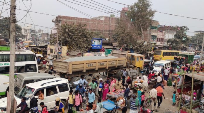 साहब रोज इधर से ही गुजारिये …ताकि ना लगे भीषण जाम