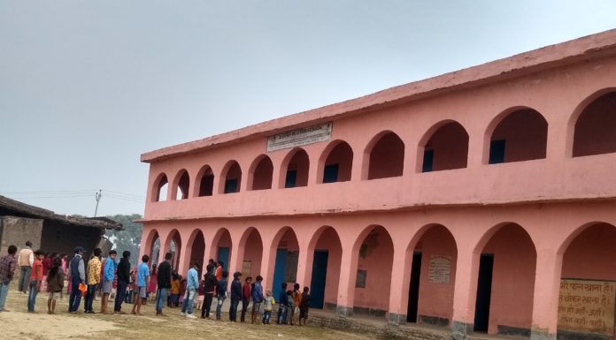 शिक्षकों की कमी का दंश झेल रहा मध्य विद्यालय अनेयपर गुणवत्तापूर्ण शिक्षा नहीं मिलने से बच्चों का भविष्य अंधेरे में