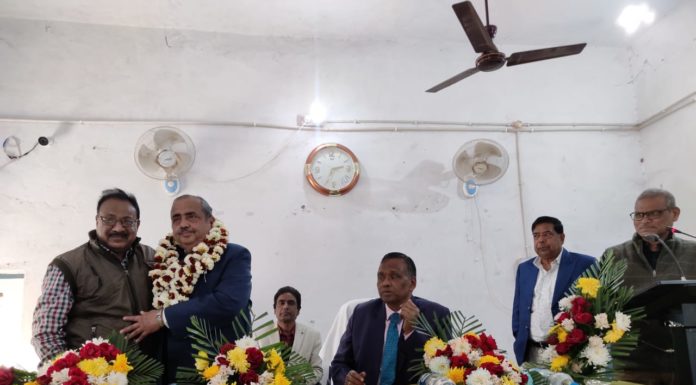 विदाई समारोह डाॅ० उमेश चंद्रा को दी गई विदाई