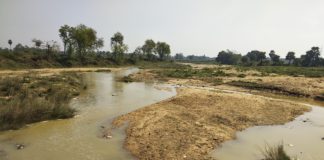 नदियों में पानी आ जाने से किसानों की बढ़ रही चिंता