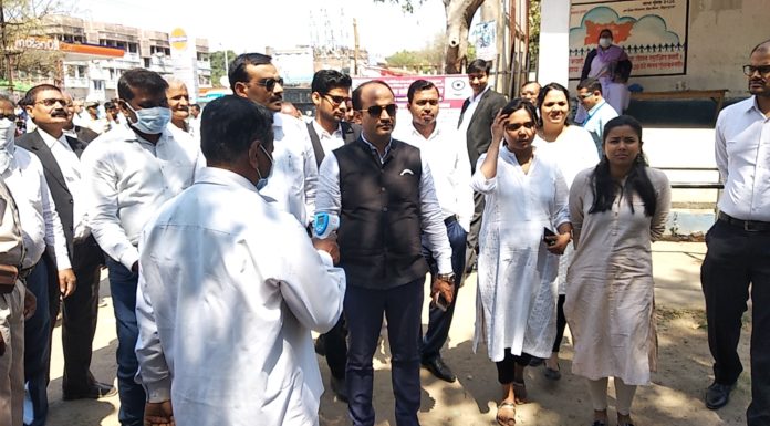 नवादा मे चलते फिरते कोरोना को लेकर 200 सैा का किया गया जांच जिसमें करोना का निगेटिव पाया गया