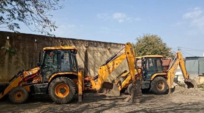 जिले में एसएसपी ने बालू माफिया के विरूध कड़ी कार्रवाई करते हुए चार ट्रक दो जेसीबी जब्त किया