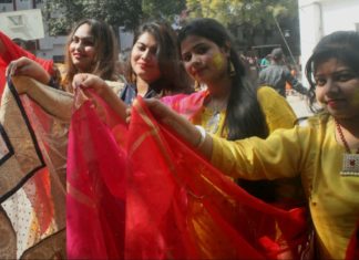 ये रही वसंतोत्सव की खास तस्वीरें , रंग गुलाल से शुरू हुआ वसंत उत्सव
