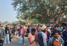 पिकअप ने बाइक सवार दो युवकों को रौंदा, एक की मौत