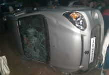 धक्का मार कर भाग रहे अल्टो गाड़ी ने मारी पलटी पुलिस ने लिया अपने कब्जे में।