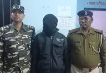 बेस कैम्प एवं दर्जनों अपराधिक मामले में संलिप्त नक्सली गिरफ्तार