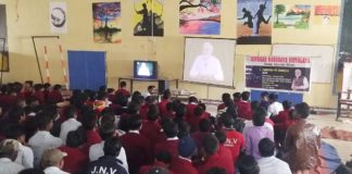 परीक्षा पर चर्चा कार्यक्रम के दौरान P.M को सुन बच्चों ने सीखे तनाव से दूर रहने के गुर