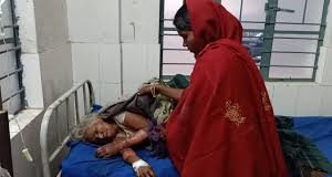 अलाव तापने के दौरान वृद्ध महिला जलकर हुई बुरी तरह जख्मी