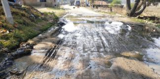 नारदीगंज काॅलेज रोड होता जा रहा नाले में तब्दील