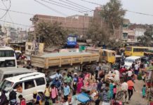 साहब रोज इधर से ही गुजारिये …ताकि ना लगे भीषण जाम