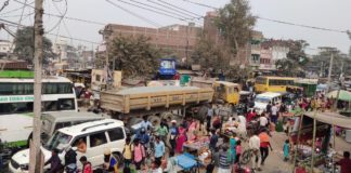 साहब रोज इधर से ही गुजारिये …ताकि ना लगे भीषण जाम