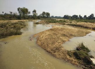 नदियों में पानी आ जाने से किसानों की बढ़ रही चिंता