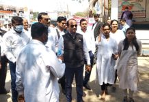 नवादा मे चलते फिरते कोरोना को लेकर 200 सैा का किया गया जांच जिसमें करोना का निगेटिव पाया गया